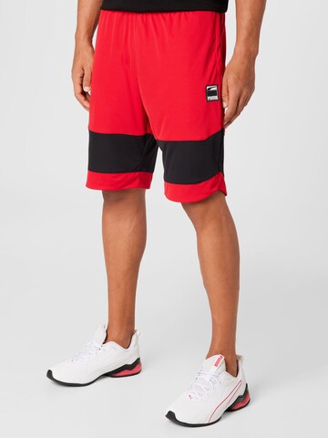 PUMA Loosefit Sportbroek in Rood: voorkant