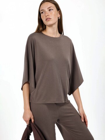 Busem Shirt in Braun: Vorderseite