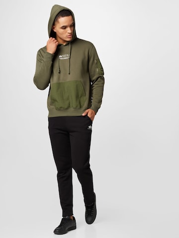 ALPHA INDUSTRIES Slimfit Broek in Zwart