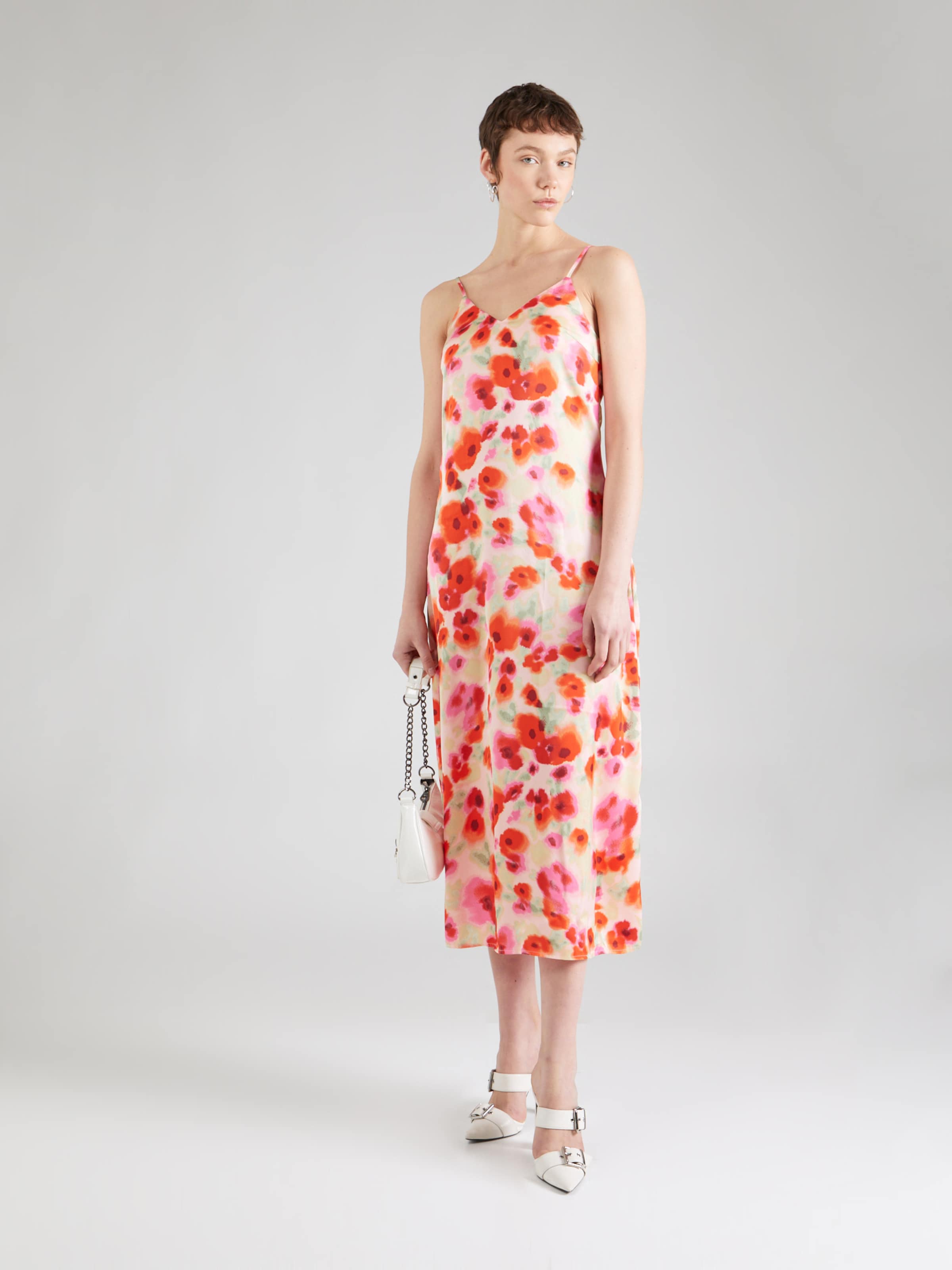 Robe RAVENNA VILA en Rouge Rouge Fonce ABOUT YOU