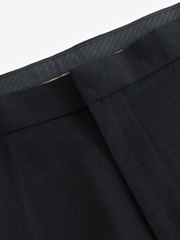regular Pantaloni con piega frontale di Next in nero