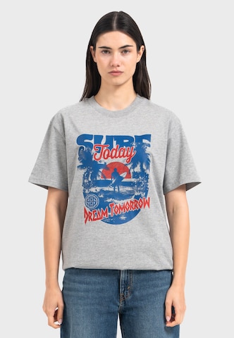 Oldskull Shirt 'Wrldvibe Surf Dreams' in Grijs