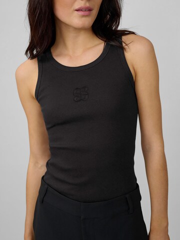 My Essential Wardrobe Top in Black