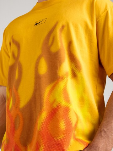 Maglietta di Nike Sportswear in giallo