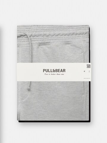 Pull&Bear Lużny krój Spodnie w kolorze szary