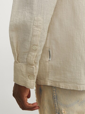 JACK & JONES Comfort fit Button Up Shirt in Beige