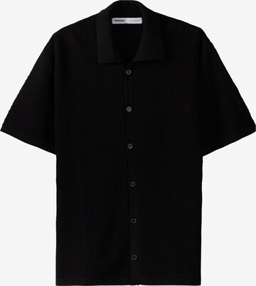 Bershka Regular fit Button Up Shirt in Black: front