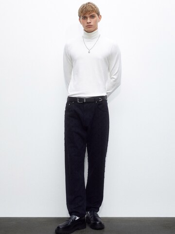 Pull&Bear Regular Trousers in Black: front