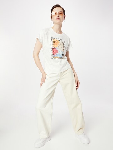 Tricou de la GARCIA pe alb