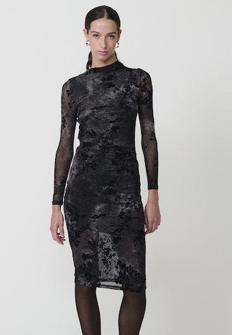 KOROSHI Dress in Black: front