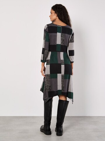 Apricot Colour Block Knitted Midi Dress ' ' in Grün