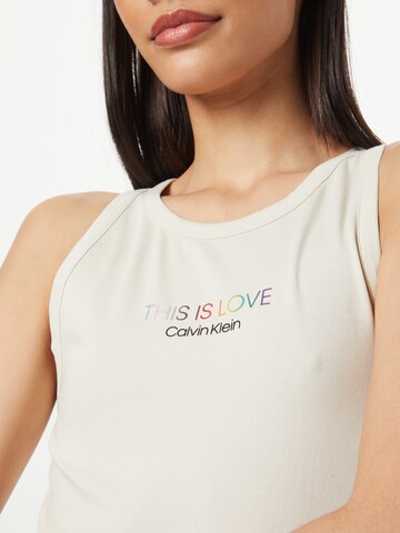 Calvin Klein Top 'PRIDE' w kolorze beżowy