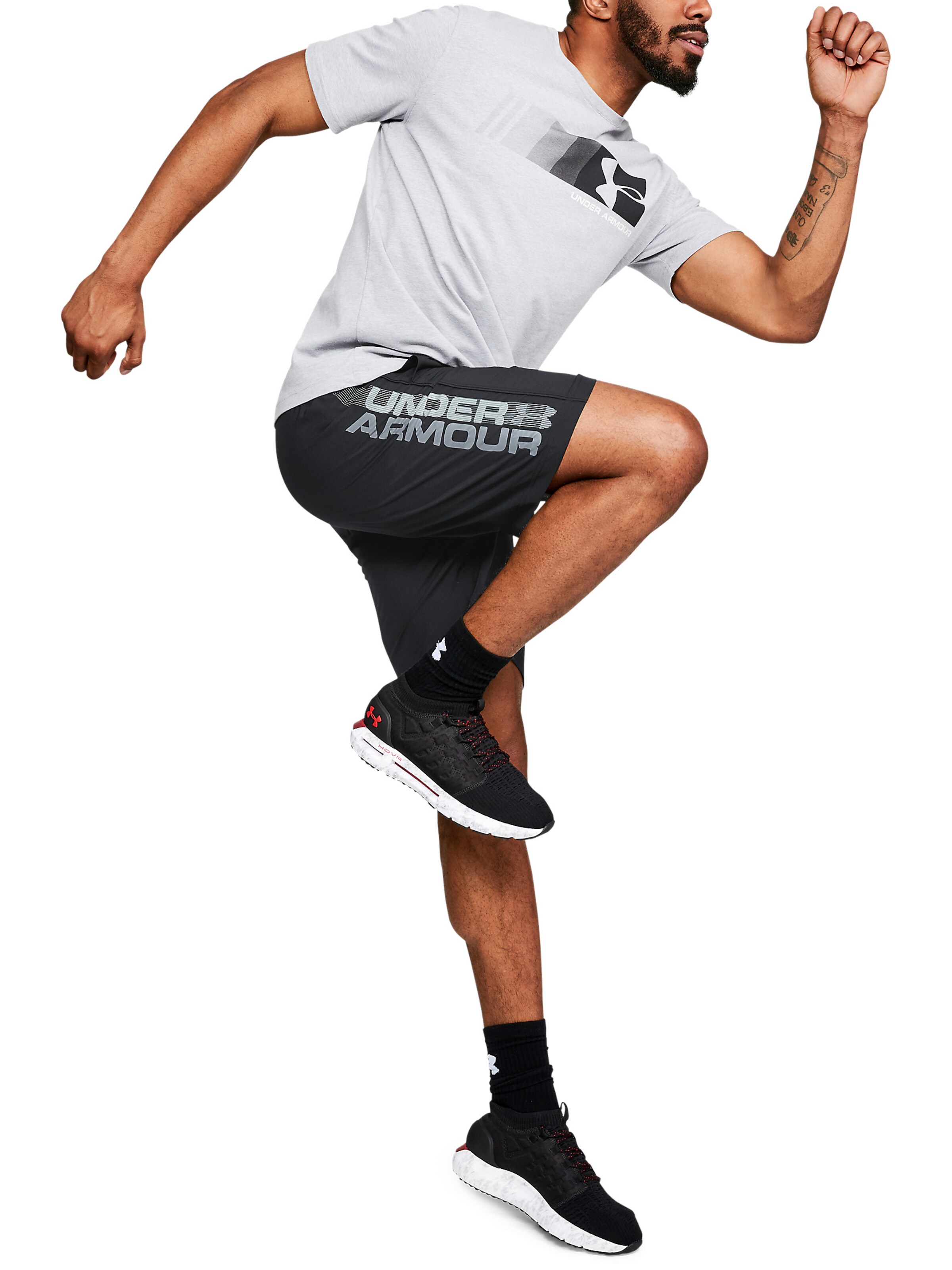 UNDER ARMOUR Regular Sporthose 'Woven' in Schwarz