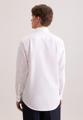 Coupe regular Chemise business 'Schwarze Rose' SEIDENSTICKER en blanc