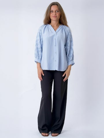 Maglietta ' Fride ' di TEESHOPPEN in blu: frontale