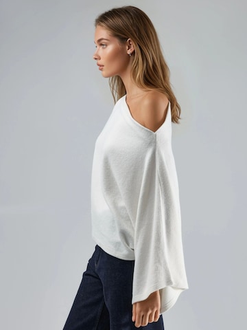 Busem Sweater in White