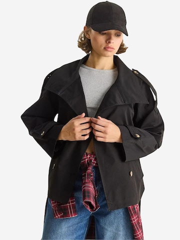 Cappotto di mezza stagione di Bianco Lucci in nero