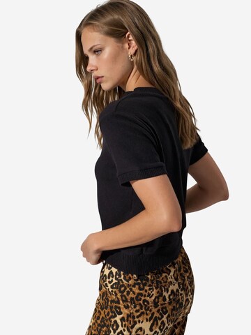 Maglietta 'T-Shirts' di Busem in nero