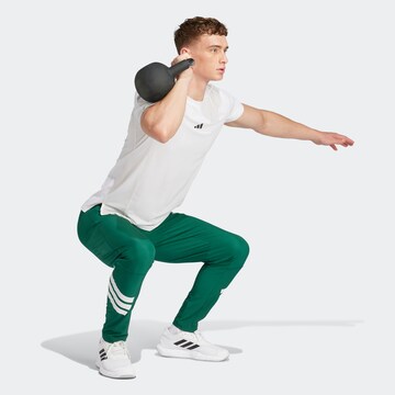ADIDAS PERFORMANCE - Slimfit Camiseta funcional 'GYM+' en verde