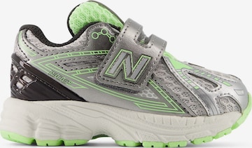 new balance Sneakers in Grijs: voorkant