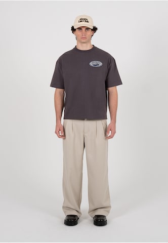 T-Shirt 'Racecore' Prohibited en gris