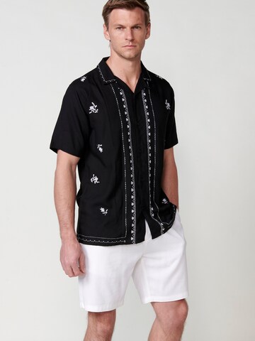 KOROSHI Regular fit Button Up Shirt in Black