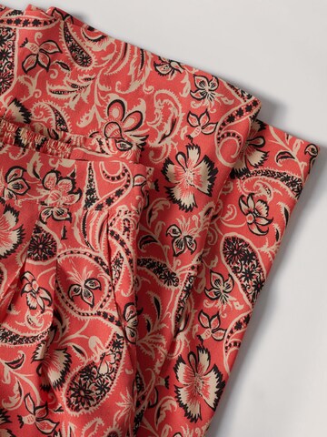MANGO Široke hlačnice Hlače z naborki 'LIFE' | rdeča barva