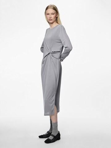 Robe 'PCAnora' PIECES en gris