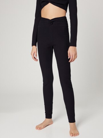 Skinny Leggings 'Felicia' ABOUT YOU x Sofia Tsakiridou en noir : devant