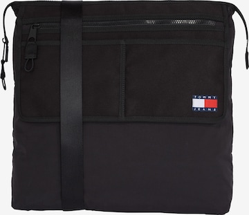 Tommy Jeans Messenger in Black: front