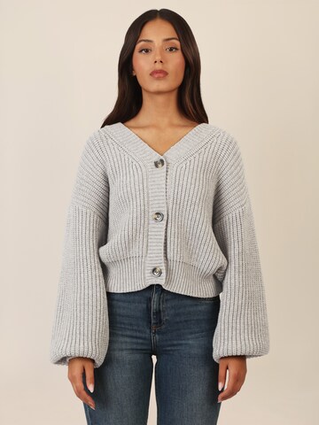 APART Strickjacke in Grau: Vorderseite