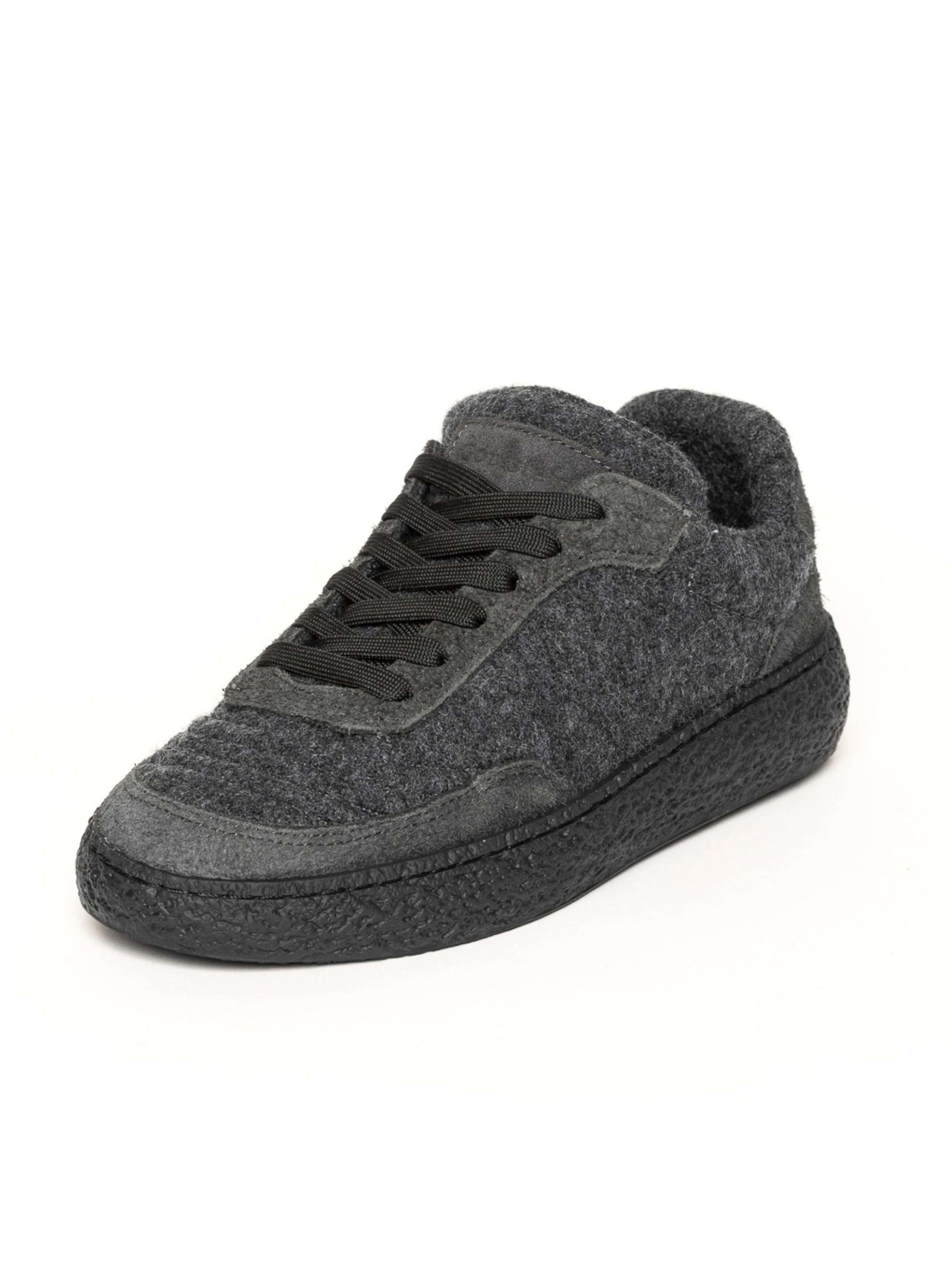 Gottstein Sneakers in Black: front