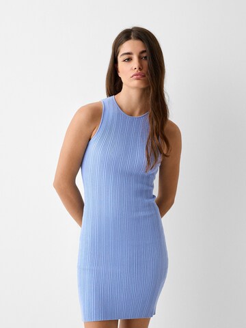 Bershka Gebreide jurk in Blauw: voorkant