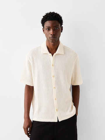 Bershka Klasický střih Košile – bílá: přední strana