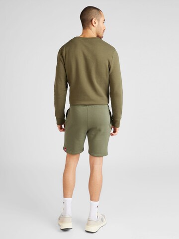 ALPHA INDUSTRIES Regular Shorts in Grün