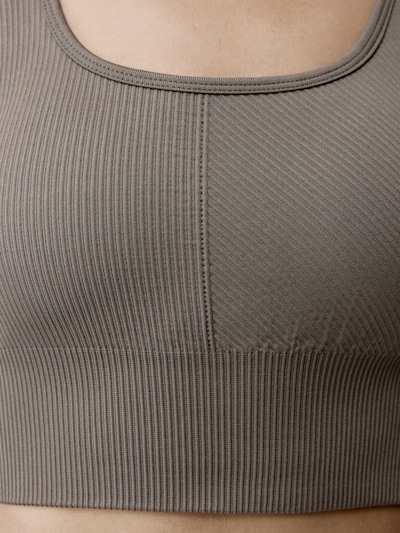 Born Living Yoga Haut de sport ' Idara ' en marron, Vue avec produit