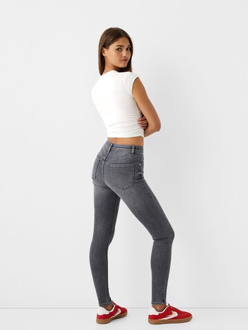 Bershka Skinny Džínsy - Sivá