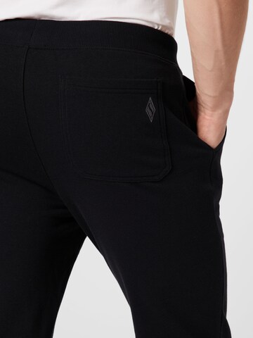 Effilé Pantalon de sport SKECHERS en noir