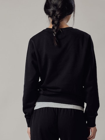 OWN Off With Nature Sweatshirt 'Felpa Felpata Girocollo' in Zwart
