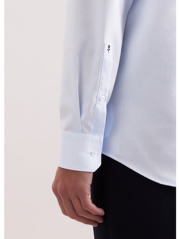 Coupe regular Chemise business ' Schwarze Rose ' SEIDENSTICKER en bleu