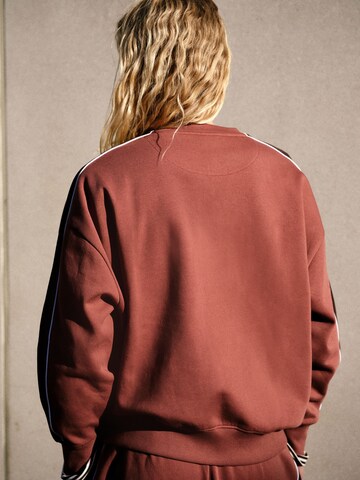 Sweat-shirt self. en marron