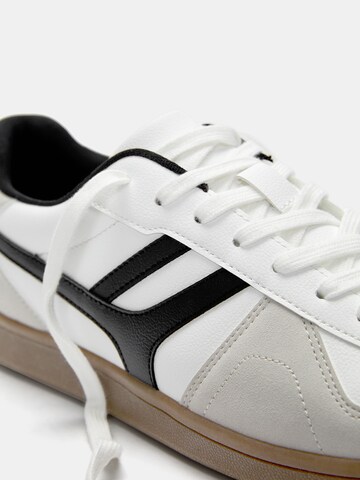 Pull&Bear Sneaker in Weiß