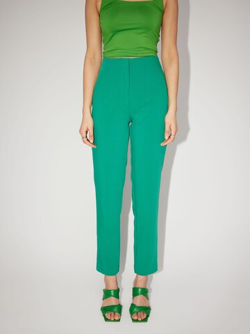 LeGer by Lena Gerckeregular Chino hlače 'Erika' - zelena boja: prednji dio