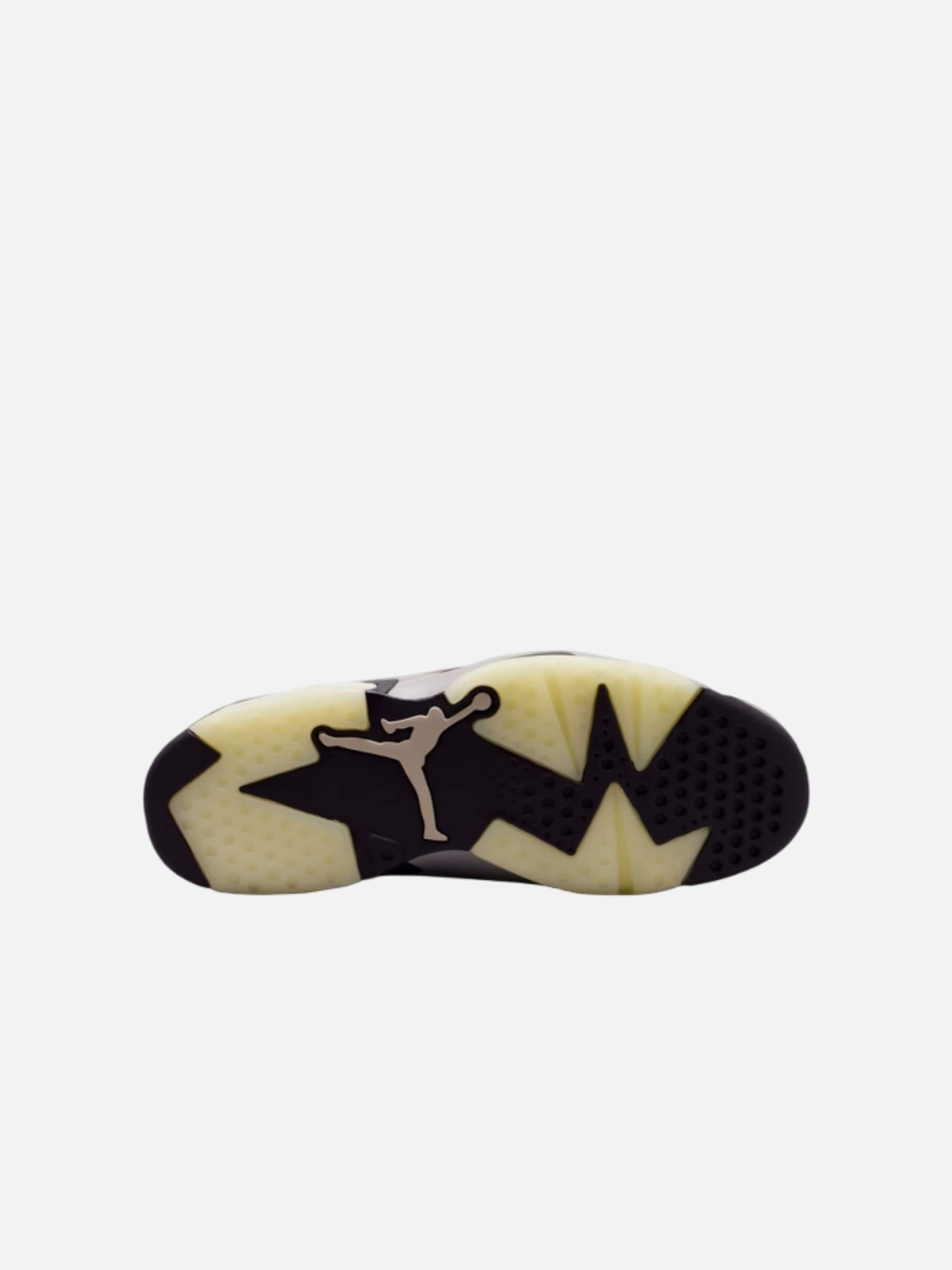 Sneaker alta 'Jordan 6 Retro A Ma Maniére Smokey Mauve' di Jordan in marrone