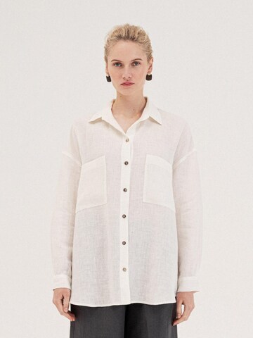 Maglietta 'Molly' di AmourLinen in bianco: frontale