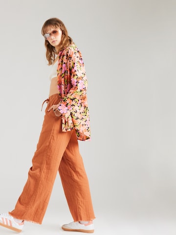 BILLABONG Wide leg Broek 'THAT SMILE' in Bruin