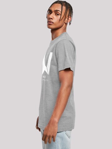 Maglietta 'DC Comics Justice League Movie Wayne Aerospace' di F4NT4STIC in grigio