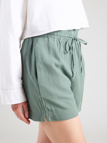 VERO MODA Ohlapna forma Hlače 'MYMILO' | zelena barva