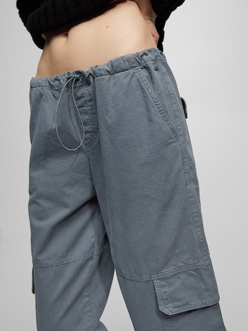 Pull&Bear Regular Cargohose in Blau