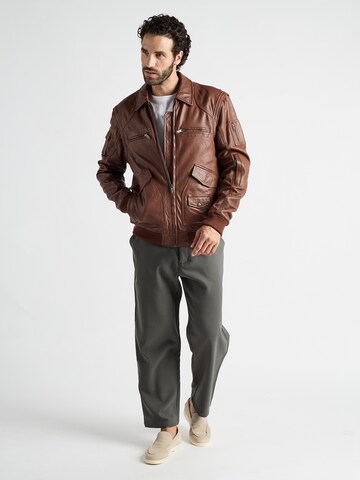 JCC Tussenjas in Bruin